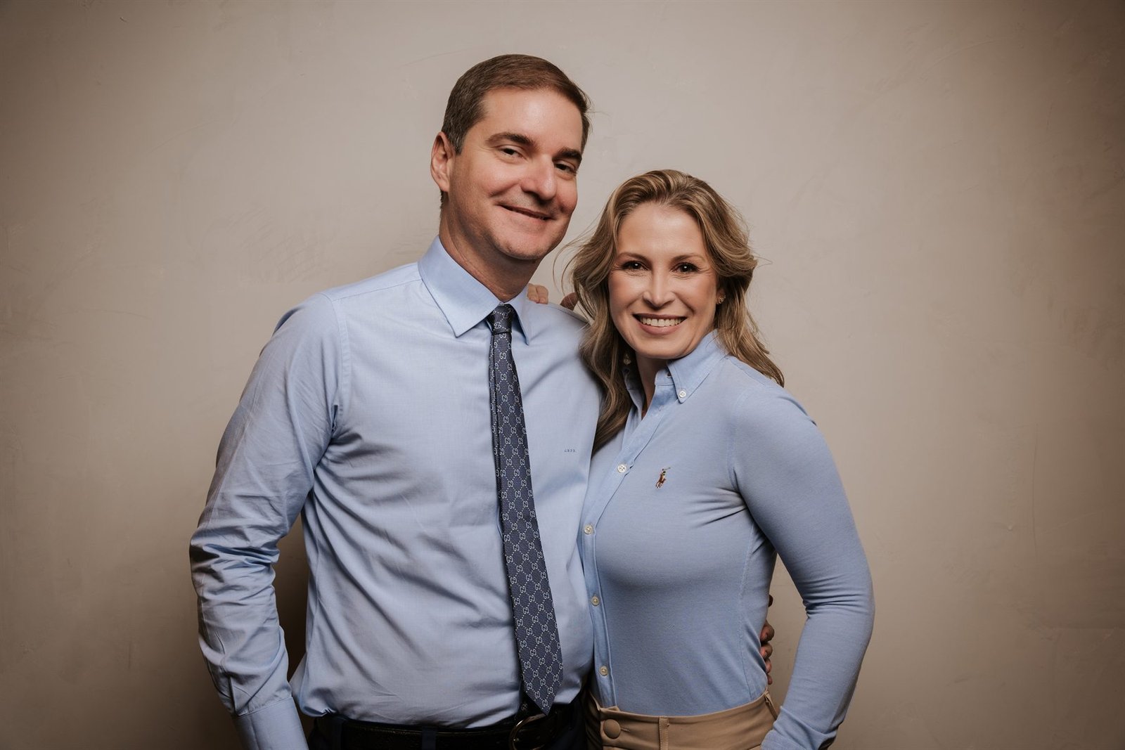 Dr. João Marcos Piva e Dra. Cristiane Adami em retrato institucional da clínica